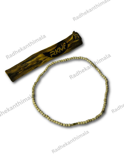Devotee wearing a single round Kanthi Mala around the neck