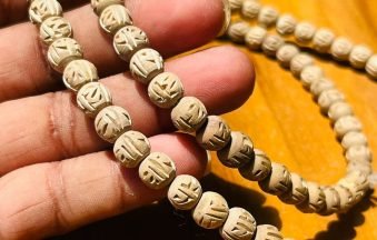 तुलसी की माला पहनने